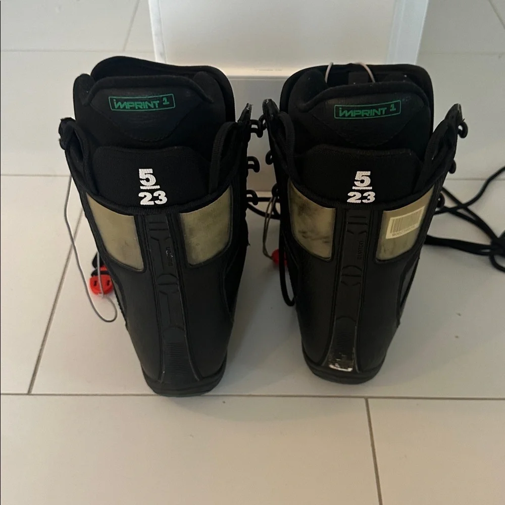 Burton Black Snowboard Youth Boots with Red Details size 5